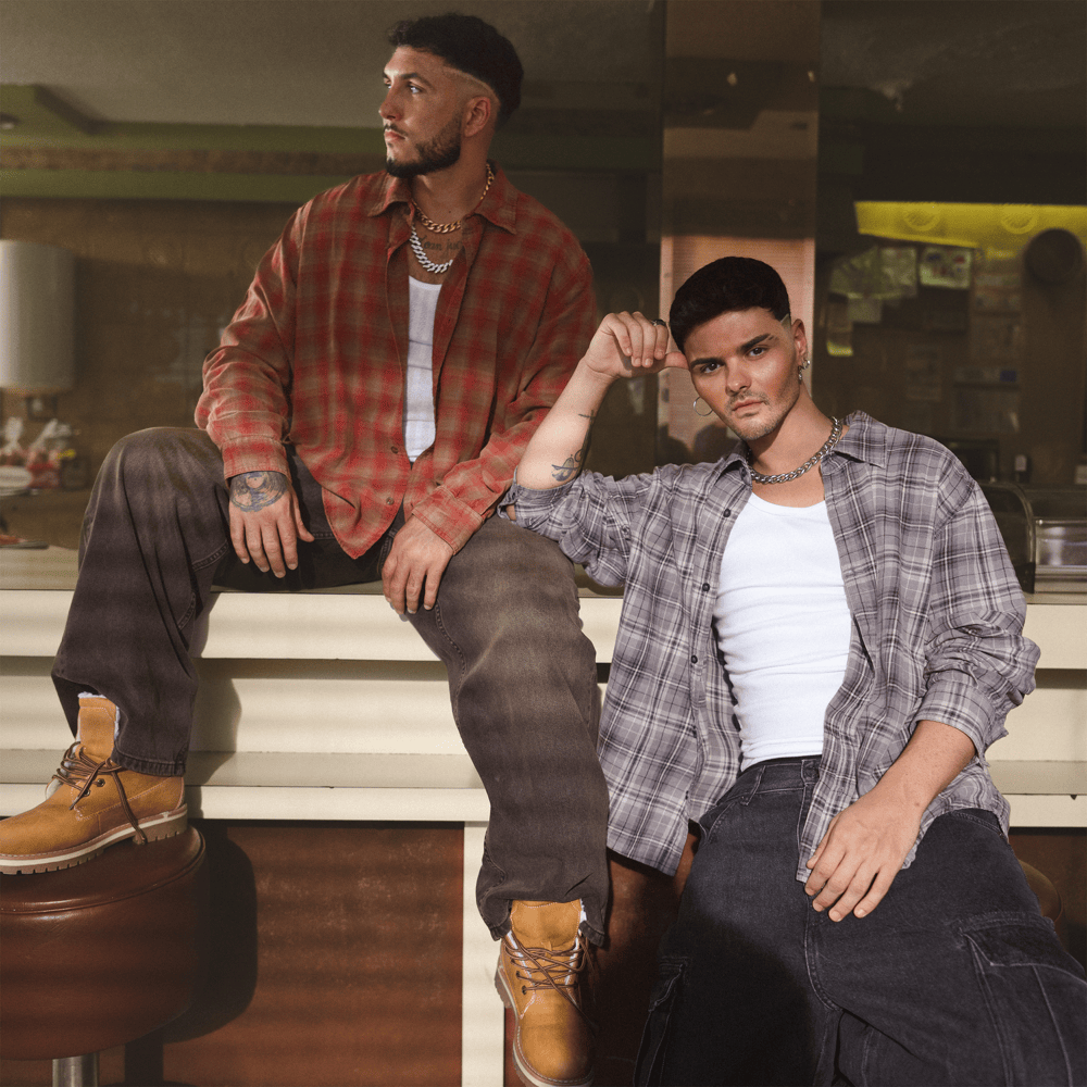 Album cover art for "Falsos Recuerdos" by Abraham Mateo