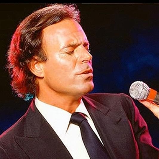Julio Iglesias Profile Picture Photo of Julio Iglesias