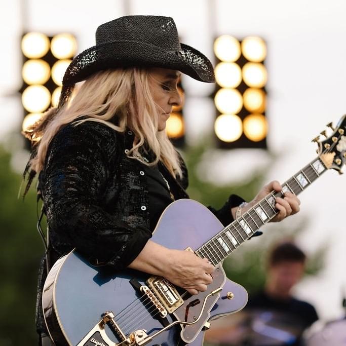 Melissa Etheridge Profile Picture Photo of Melissa Etheridge
