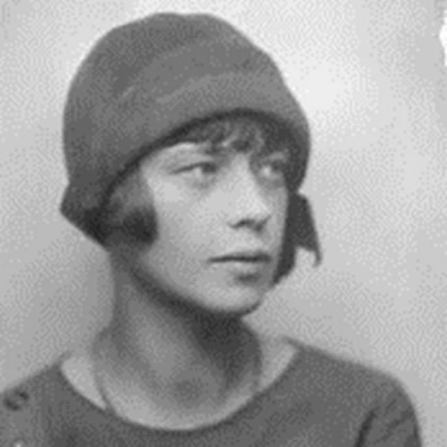 Léonie Adams Profile Picture Photo of Léonie Adams