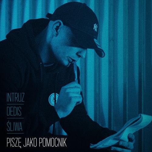 Album cover art for "Piszę jako pomocnik" by Intruz & Śliwa & Dedis
