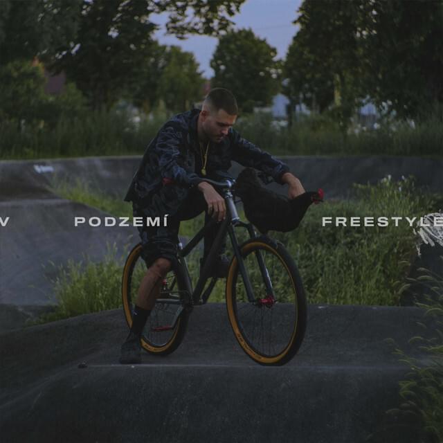 Album cover art for "V PODZEMÍ FREESTYLE" by Pil C