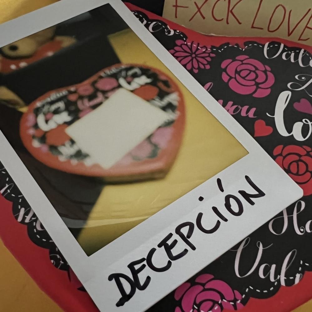 Album cover art for "Decepción" by Melymel
