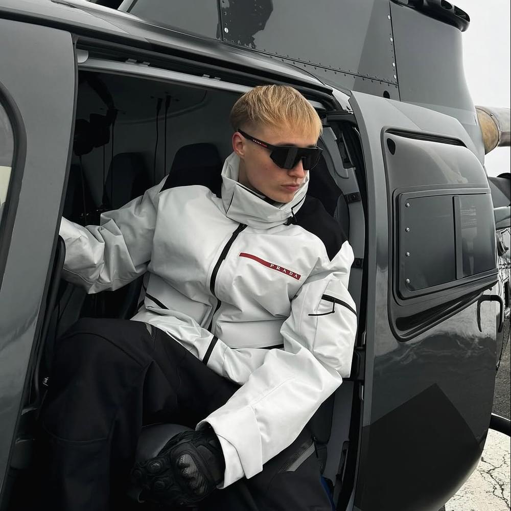 Isac Elliot Profile Picture Photo of Isac Elliot