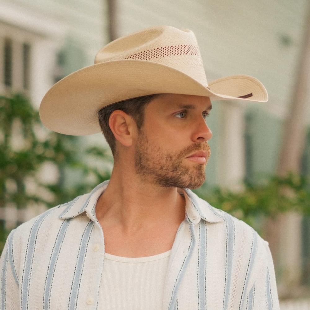 Dustin Lynch Profile Picture Photo of Dustin Lynch