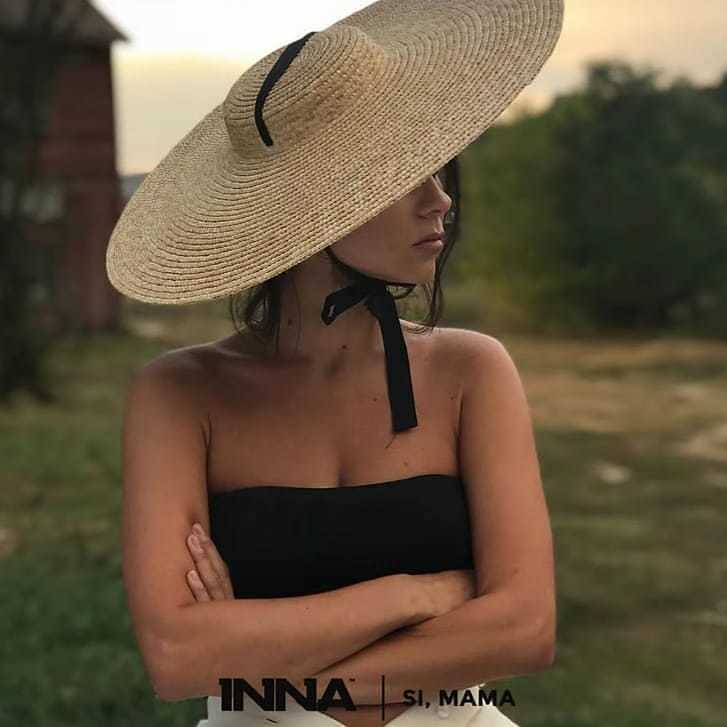 Album cover art for "Sí, Mamá" by INNA