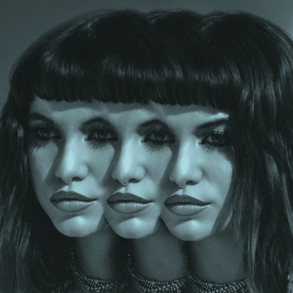 Album cover art for "Guaro Con Ron" by Sofía Reyes