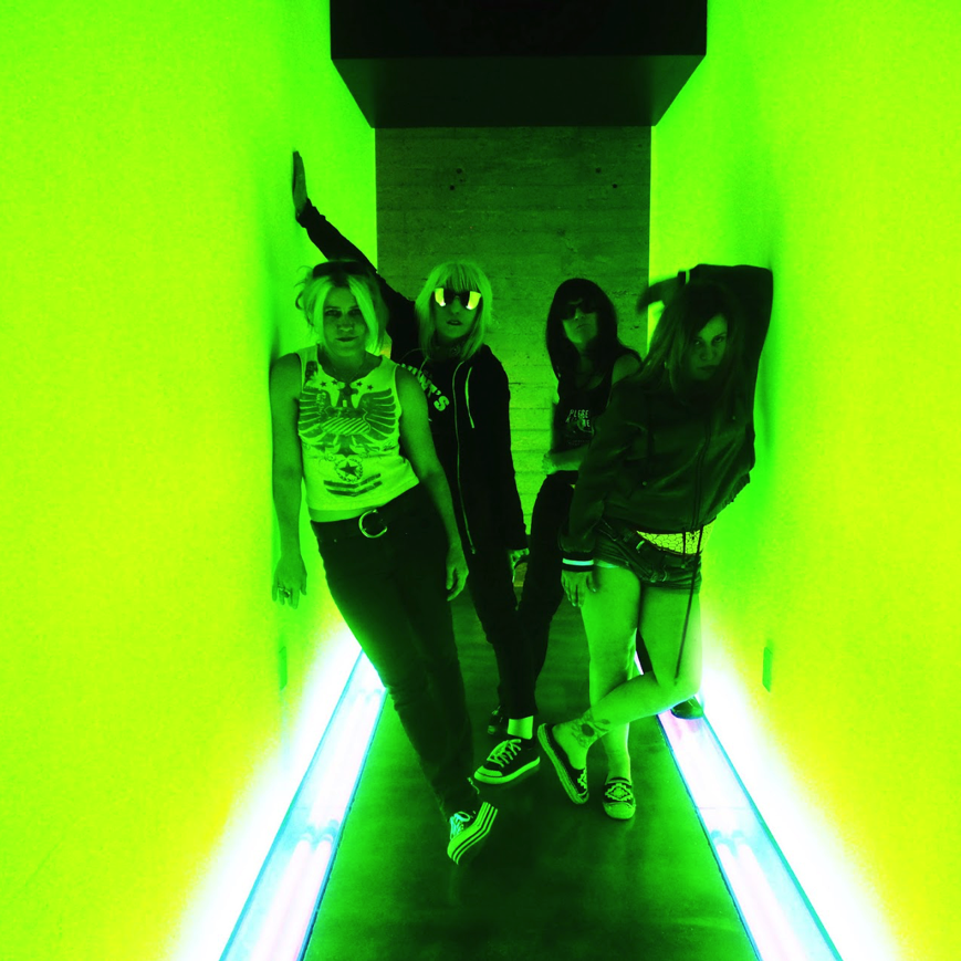 L7 Profile Picture Photo of L7