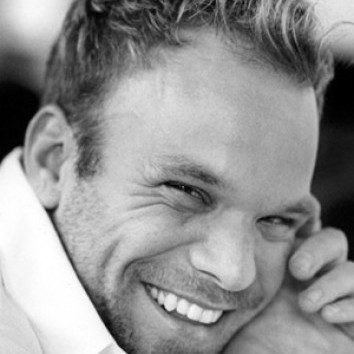 Photo of Norbert Leo Butz