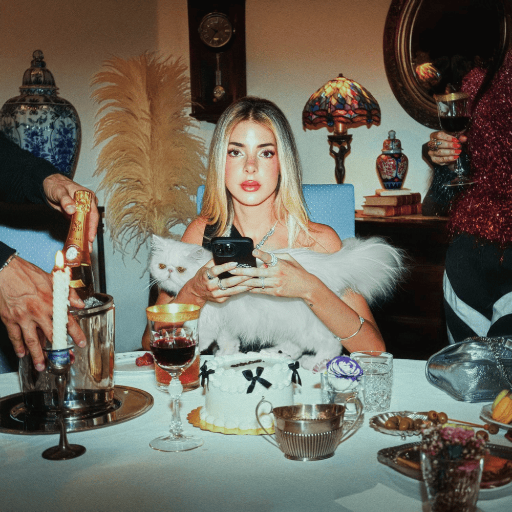 Cover image for menos triste más mami